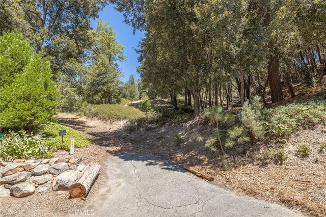 8 N Cedar Vista Circle N, Bass Lake, CA 93604