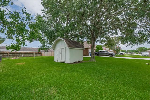 2401 33rd Avenue N, Texas City, TX 77590