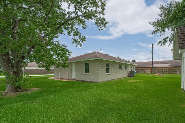 2401 33rd Avenue N, Texas City, TX 77590