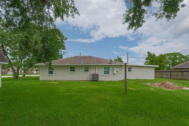 2401 33rd Avenue N, Texas City, TX 77590