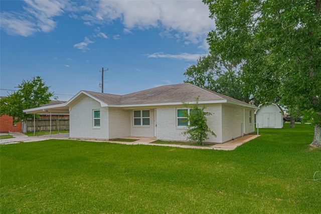2401 33rd Avenue N, Texas City, TX 77590