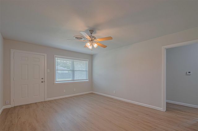 2401 33rd Avenue N, Texas City, TX 77590