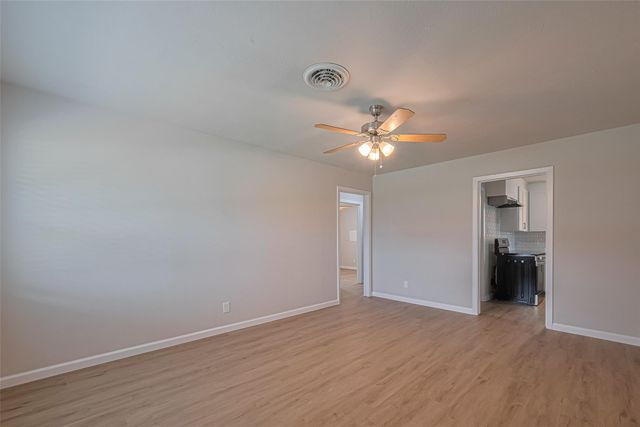 2401 33rd Avenue N, Texas City, TX 77590