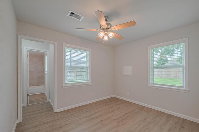 2401 33rd Avenue N, Texas City, TX 77590