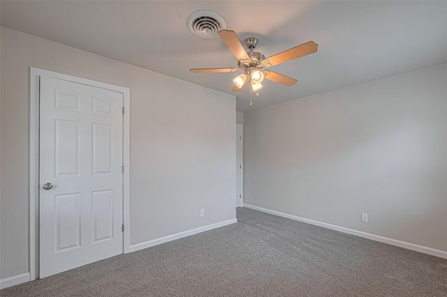 2401 33rd Avenue N, Texas City, TX 77590