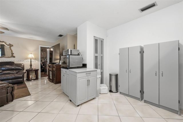 11435 NW 41st St, Sunrise, FL 33323