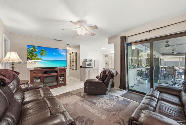 11435 NW 41st St, Sunrise, FL 33323