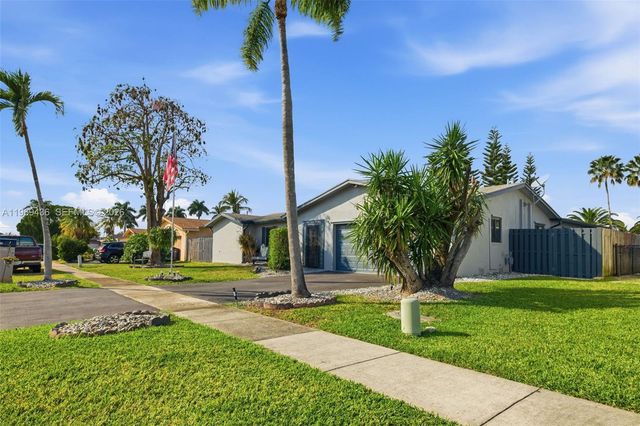 11435 NW 41st St, Sunrise, FL 33323