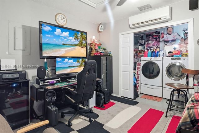 11435 NW 41st St, Sunrise, FL 33323