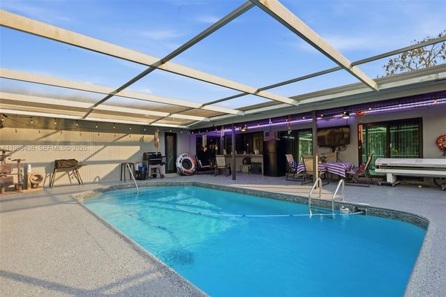 11435 NW 41st St, Sunrise, FL 33323