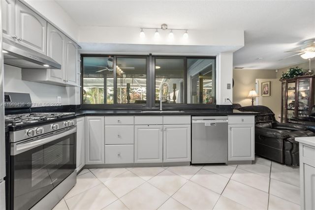 11435 NW 41st St, Sunrise, FL 33323