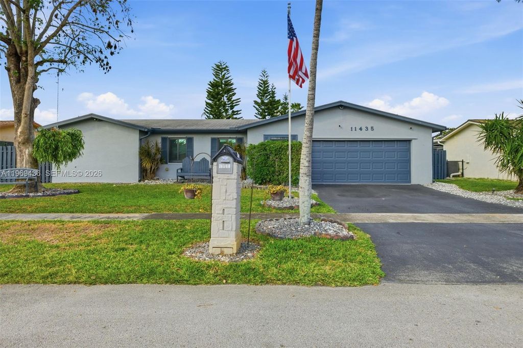 11435 NW 41st St, Sunrise, FL 33323