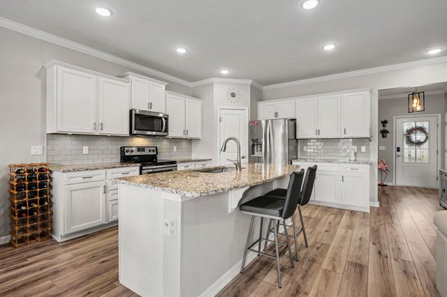 2925 Hen Brook Dr, Columbia, TN 38401