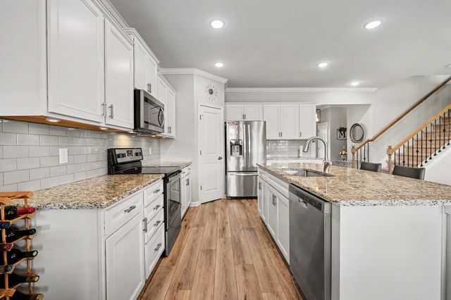2925 Hen Brook Dr, Columbia, TN 38401