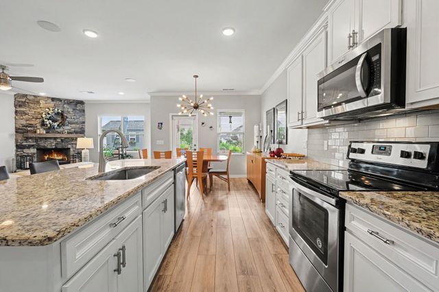 2925 Hen Brook Dr, Columbia, TN 38401