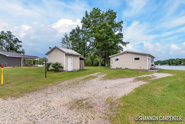 3741 E Shore Drive, Weidman, MI 48893