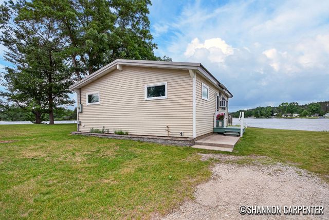 3741 E Shore Drive, Weidman, MI 48893