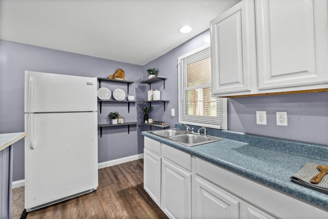 900 Oak Ln, Clarksville, TN 37040