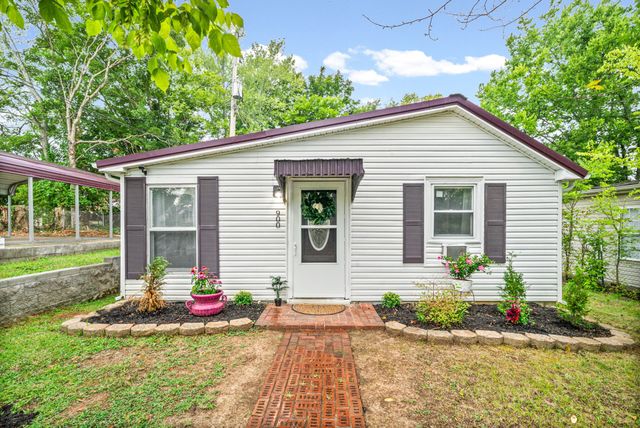 900 Oak Ln, Clarksville, TN 37040