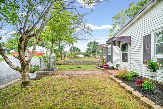 900 Oak Ln, Clarksville, TN 37040