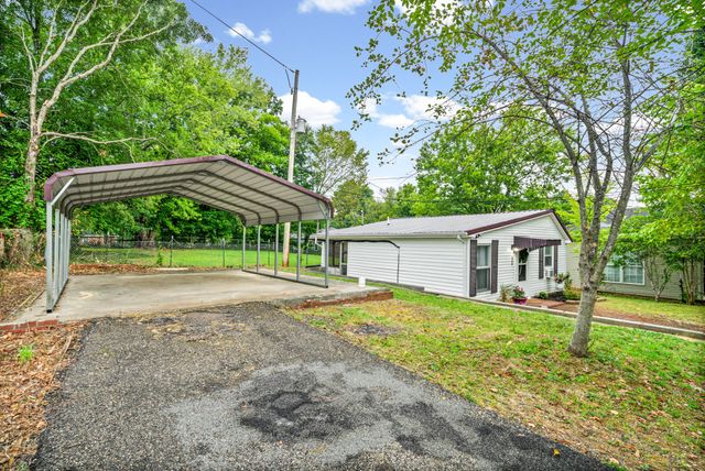 900 Oak Ln, Clarksville, TN 37040