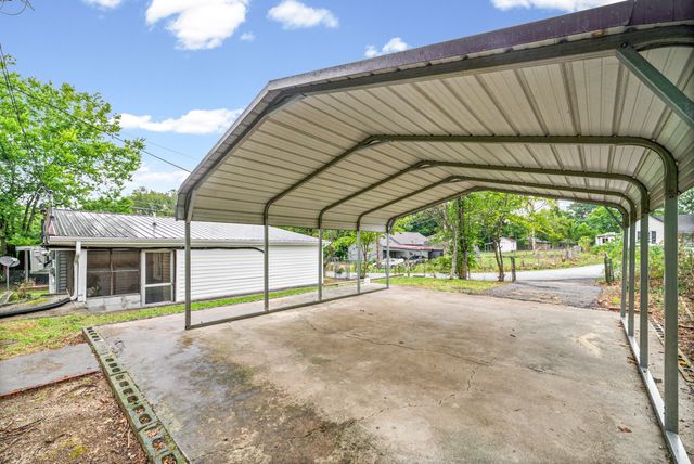900 Oak Ln, Clarksville, TN 37040