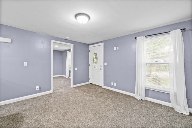 900 Oak Ln, Clarksville, TN 37040