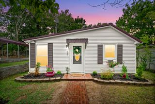 900 Oak Ln, Clarksville, TN 37040