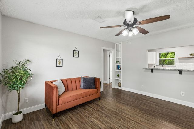 1613 Dale Place, Irving, TX 75061