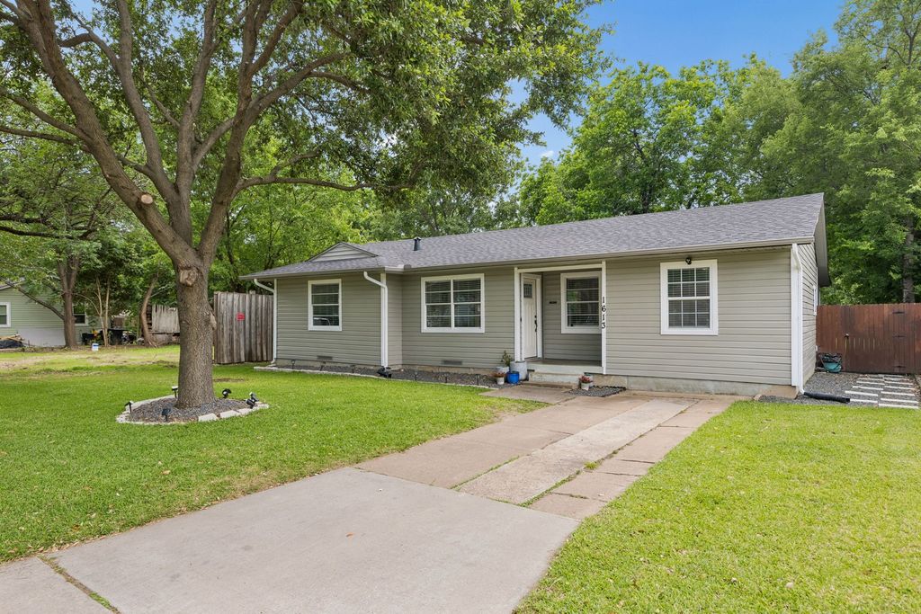1613 Dale Place, Irving, TX 75061