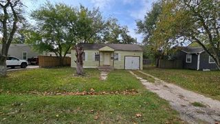 111 Poinsetta Lane, Highlands, TX 77562