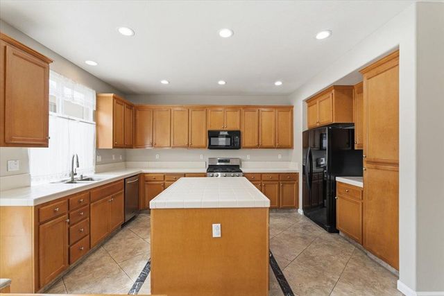 3554 Whitehaven Ave, Ceres, CA 95307