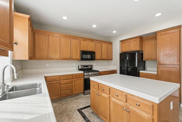 3554 Whitehaven Ave, Ceres, CA 95307