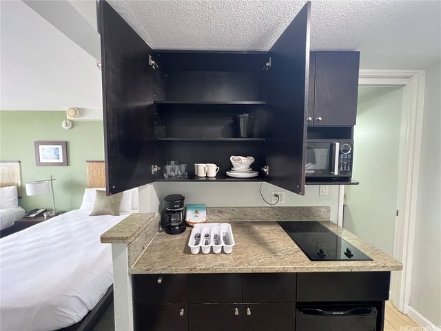 445 Seaside Avenue 2519, Honolulu, HI 96815