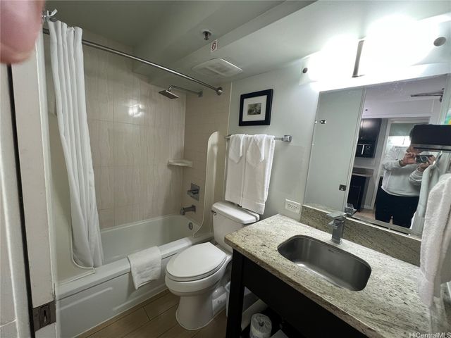 445 Seaside Avenue 2519, Honolulu, HI 96815