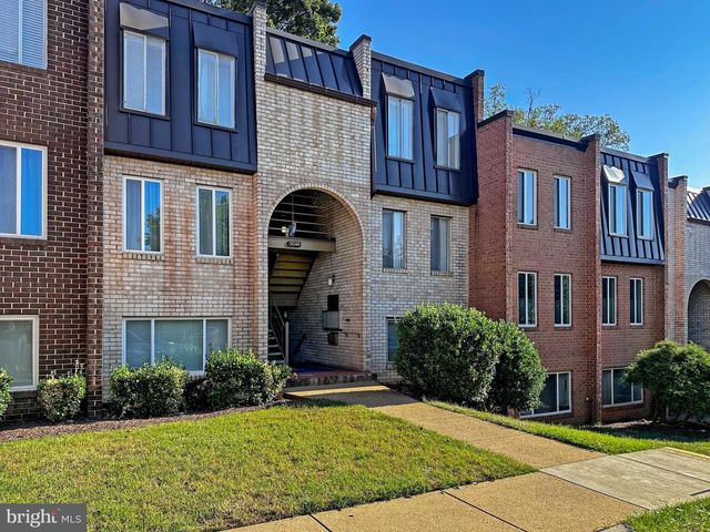 5049 7TH RD S #202, Arlington, VA 22204