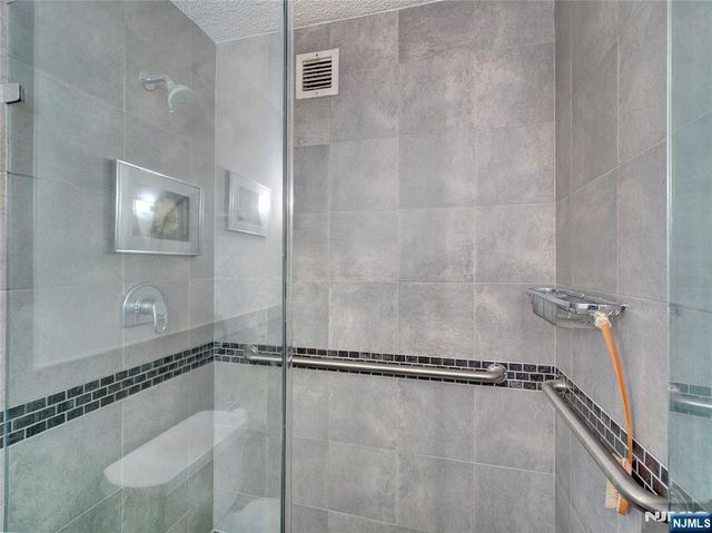 250 Gorge 25D, Cliffside Park, NJ 07010