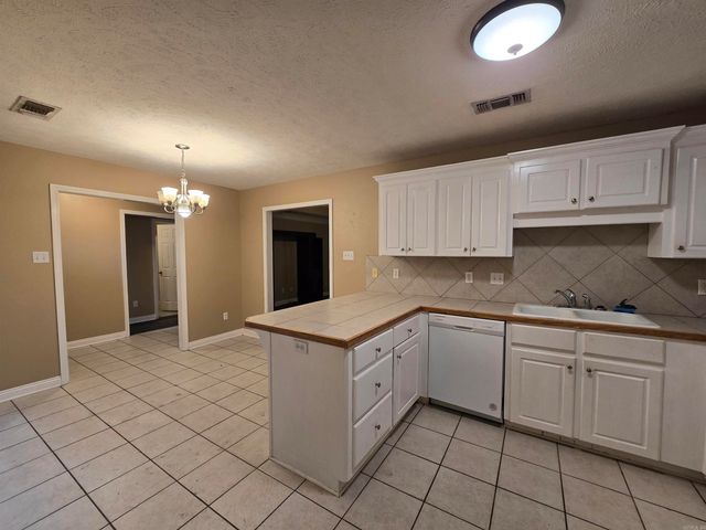 1208 Pinnacle Drive, Jacksonville, AR 72076