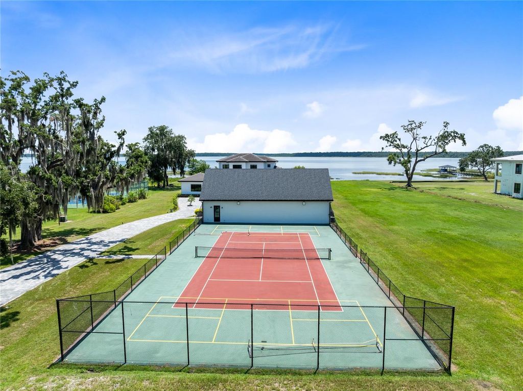 Image 7 of property listing at 13395 KIRBY SMITH ROAD, Orlando, FL 32832