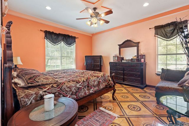 19590 LEAL RD, San Antonio, TX 78221