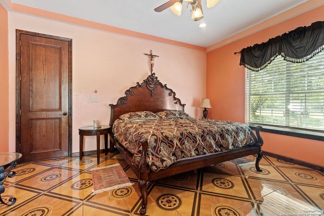 19590 LEAL RD, San Antonio, TX 78221