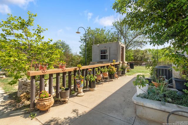 19590 LEAL RD, San Antonio, TX 78221