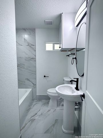 202 Dawnview, San Antonio, TX 78213