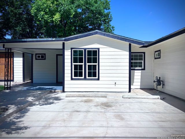 202 Dawnview, San Antonio, TX 78213