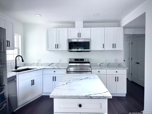 202 Dawnview, San Antonio, TX 78213