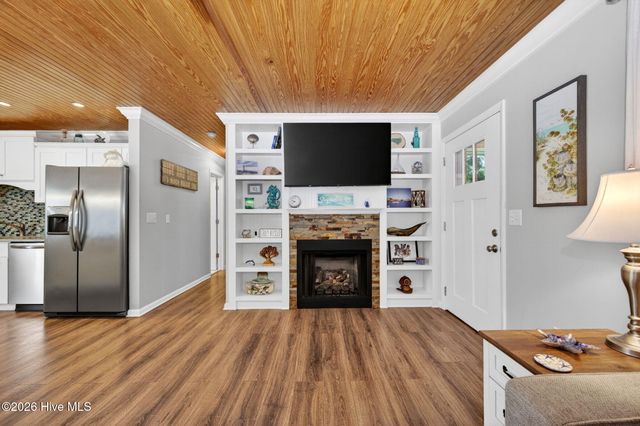 118 NE 19th Street, Oak Island, NC 28465