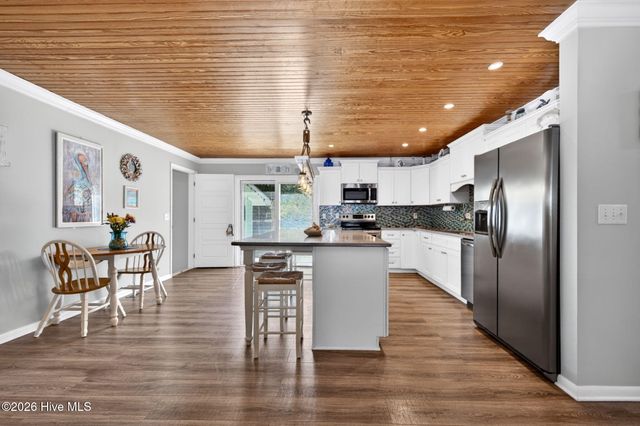 118 NE 19th Street, Oak Island, NC 28465