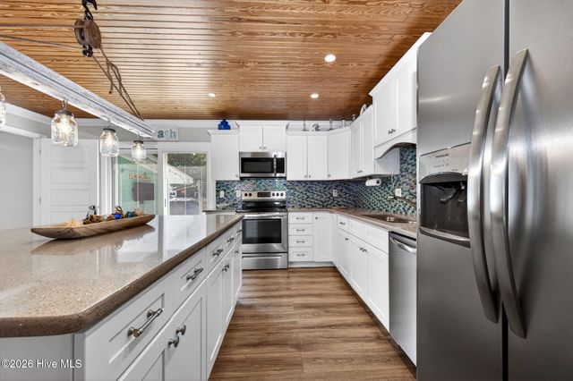 118 NE 19th Street, Oak Island, NC 28465