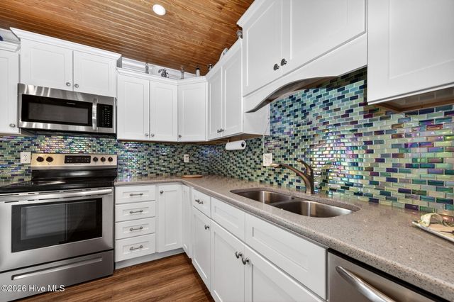 118 NE 19th Street, Oak Island, NC 28465