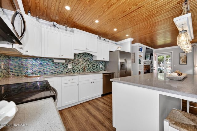 118 NE 19th Street, Oak Island, NC 28465